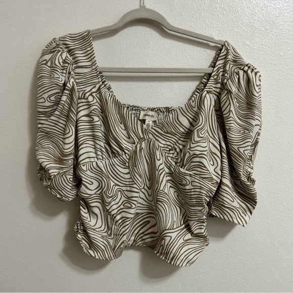 Open Edit Puff Sleeve Line pattern top - Picture 2 of 8